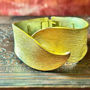 Vintage BSK Gold Metal Leaf Feather Wave Bracelet